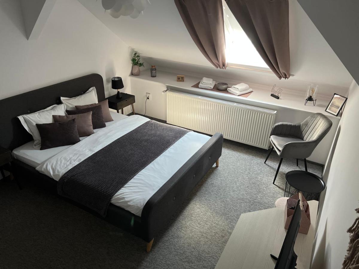 Bulevard Mansards Satu Mare Zewnętrze zdjęcie
